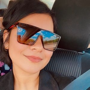 Meet your Posher, Sarai